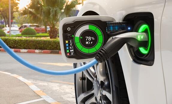 报告：电动汽车用车成本超过燃油车 电费比油钱贵